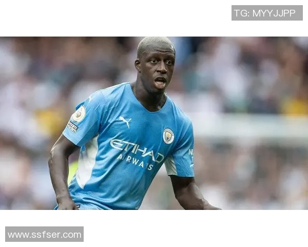 足球球星吸毒丑闻曝光对职业生涯的严重影响及反思